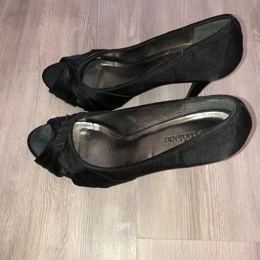 Le chateau peak a boo pumps size 10